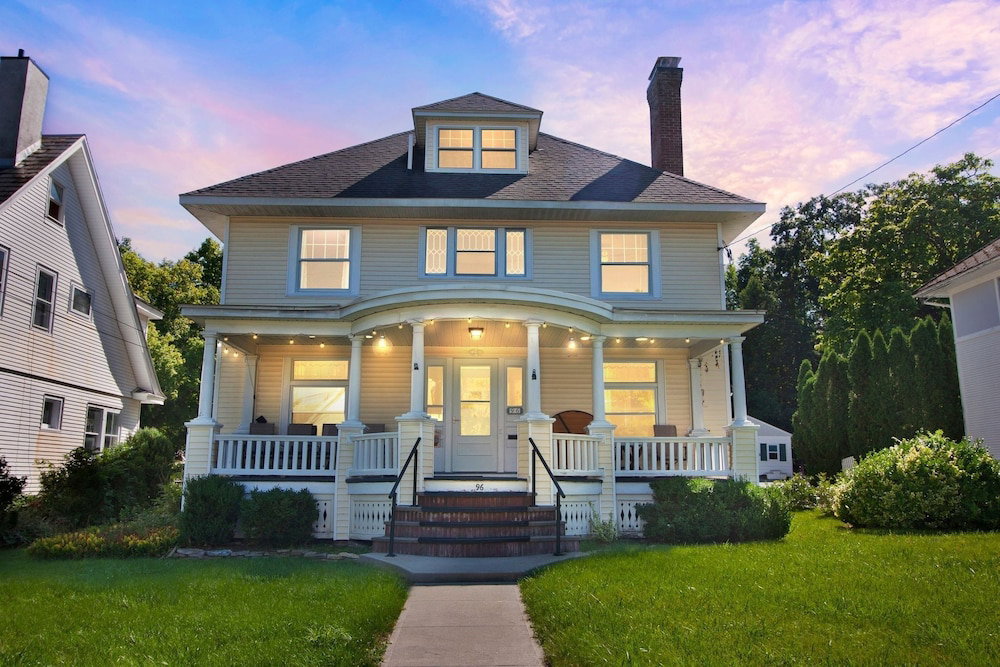 Hotel Cozy Trotter 4 Bedroom Home