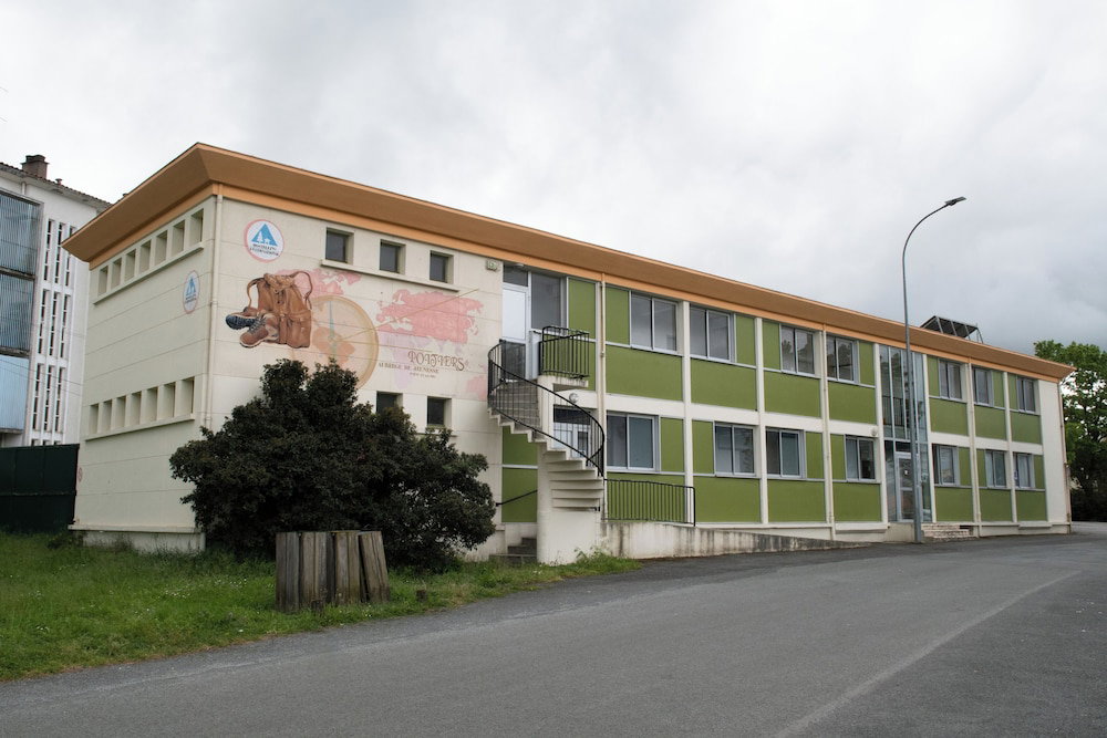 Auberge De Jeunesse Hi Poitiers