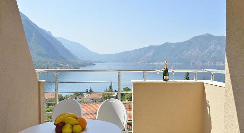 Hotel J & P Apartments Orahovac