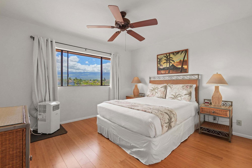 Kihei Bay Vista C-201 - Kihei 1Br Condo, Ac, Lanai, Wifi, 45 Sec To Sugar Beach!