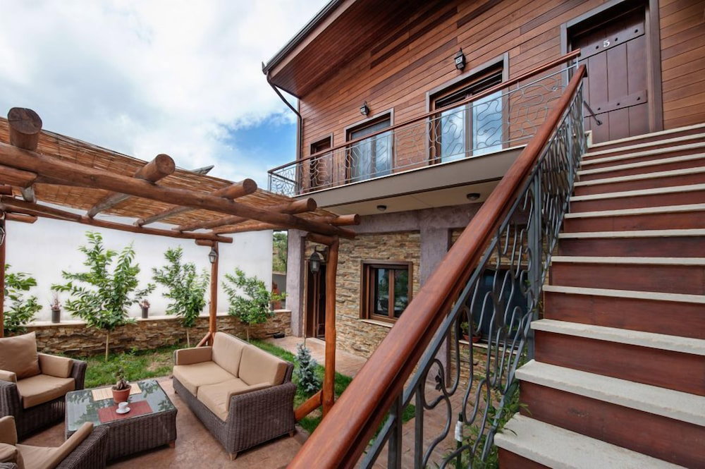 Hotel Polys Guest House