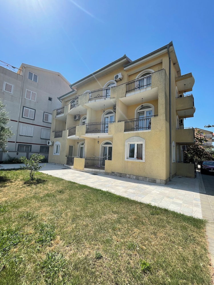 Hotel Luna Apartments