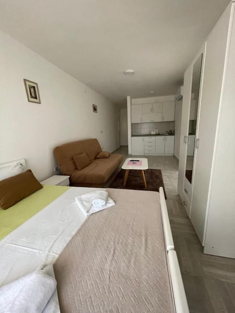 Luna Apartments