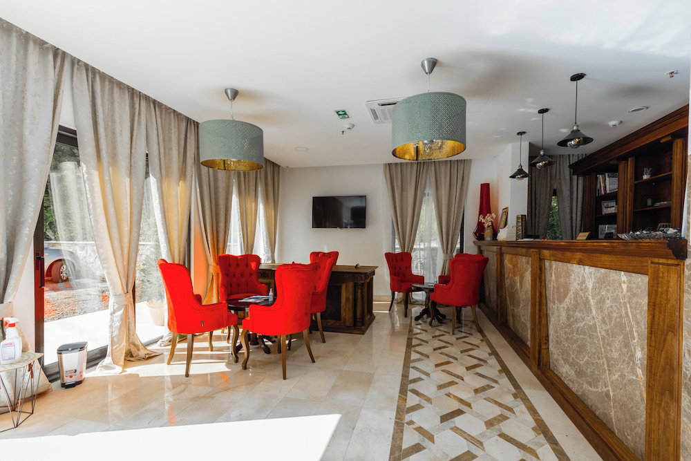 Hotel Plaza Lucice