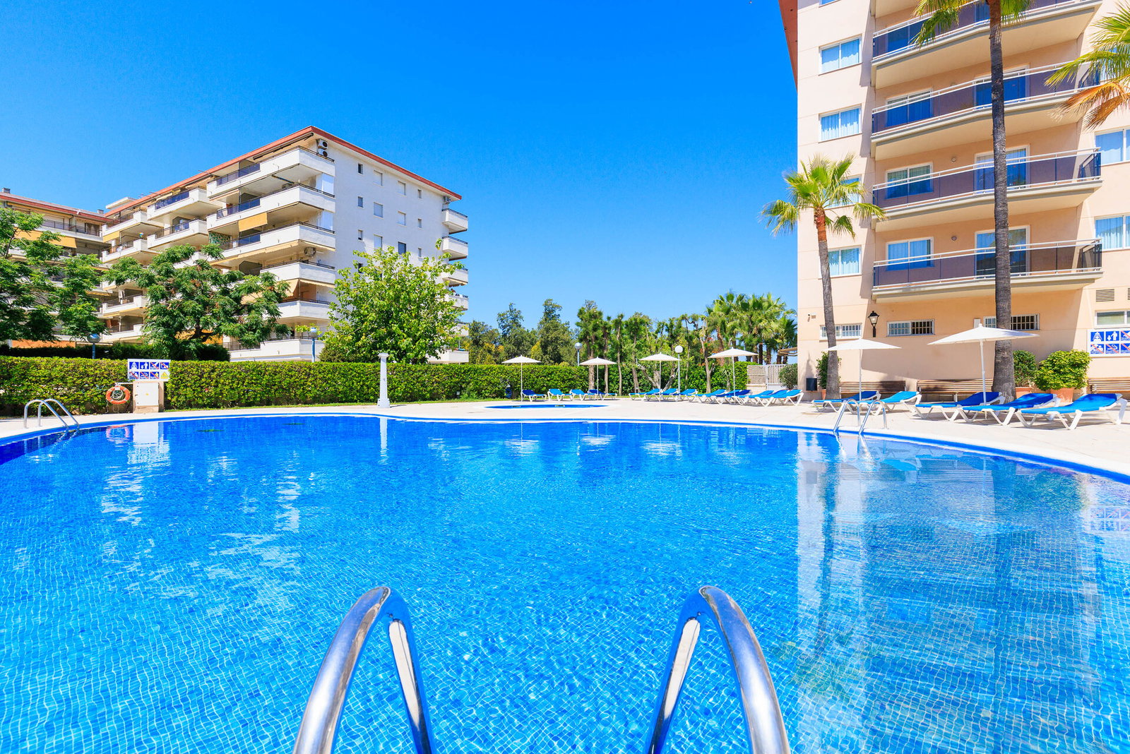 Rentalmar Pineda Suites