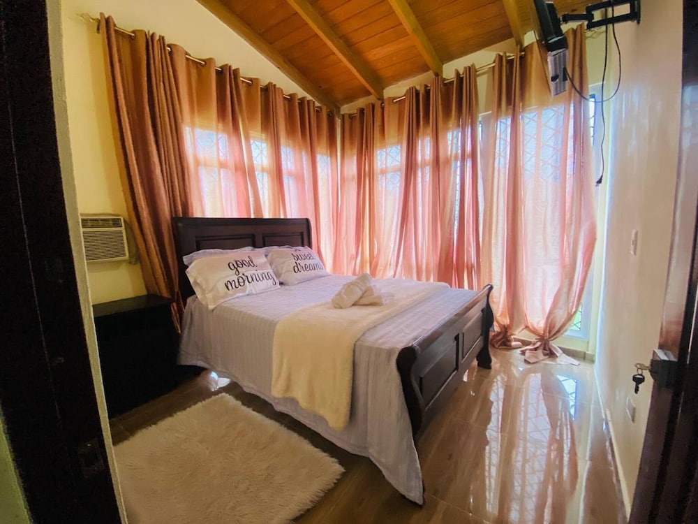 Hotel Paris London House In Samana