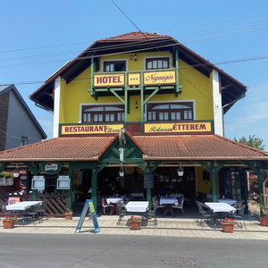 Hotel Hotel Napsugár cazare Balatonbereny