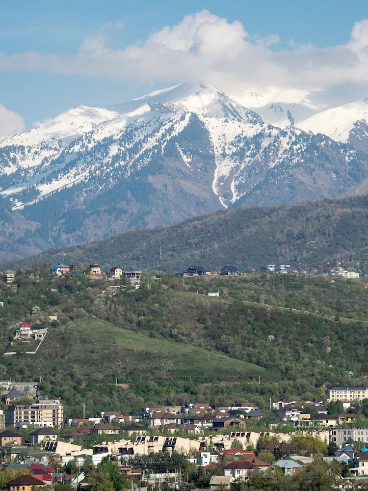 Hotel Business Aparts Near Mega Almaty