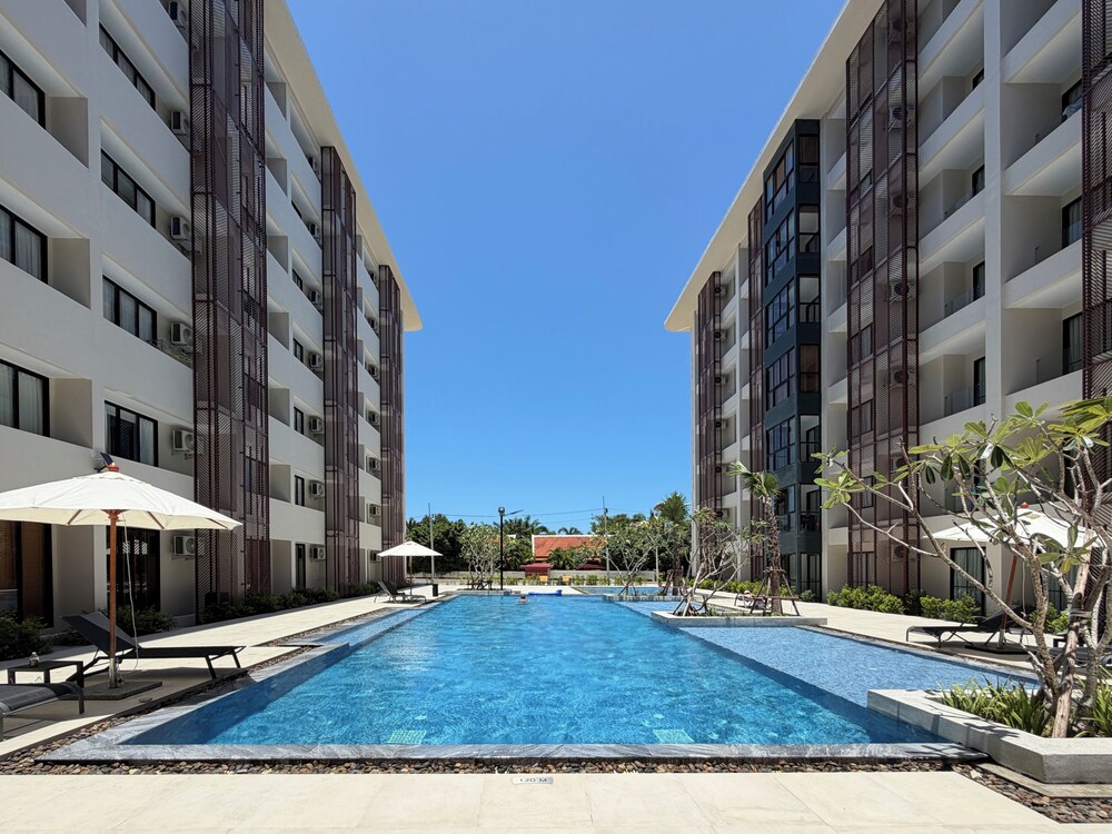 Utopia Dream U2 Prestige Suites & Pool