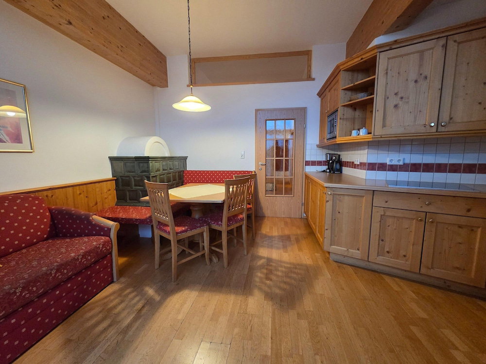 Hotel Alpine Holiday Apartment Near A Lake