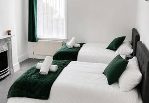 Hotel House Sleeps 6 With Garden cazare Coventry