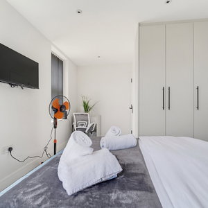 Hotel 2-Bed With Balcony In Northfields -Apt 2 cazare Ealing
