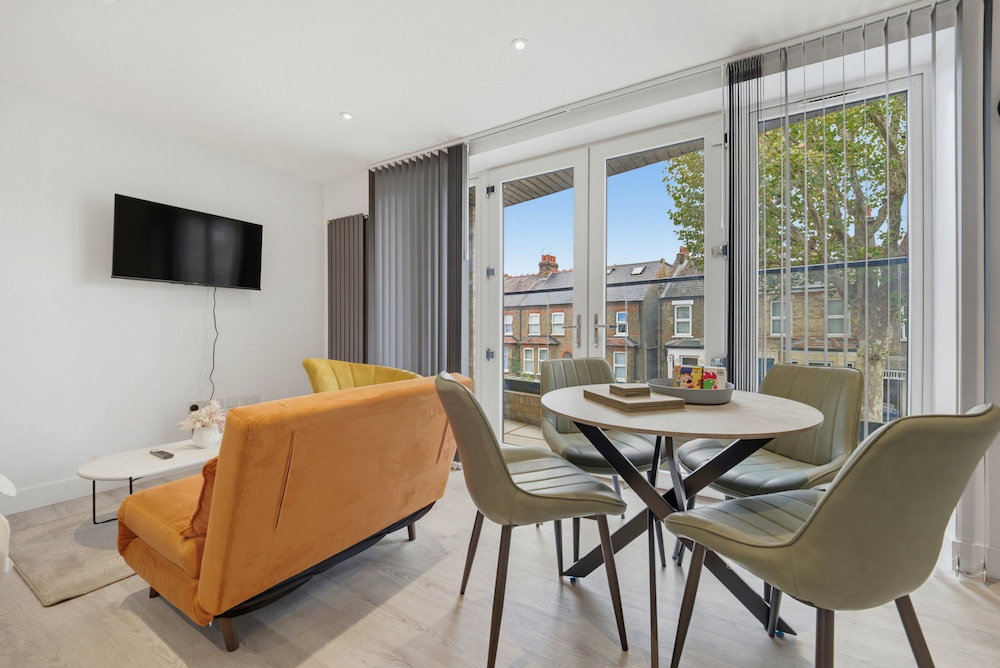 Balcony Studio In Northfields - Apt 1