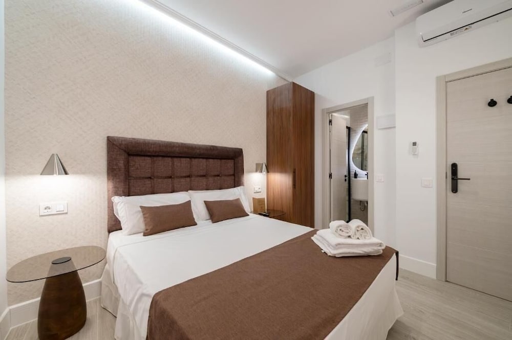 Hotel Rosales Suites