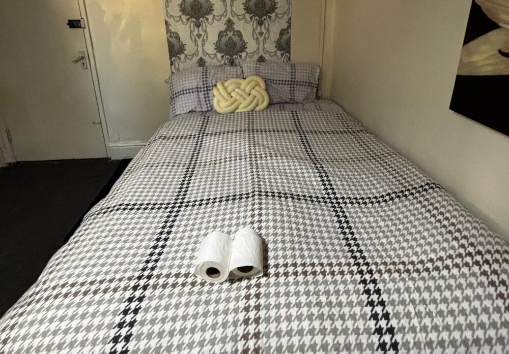 Hotel Aston 1-Bed Apartment, Sleeps 2 Near Shops
