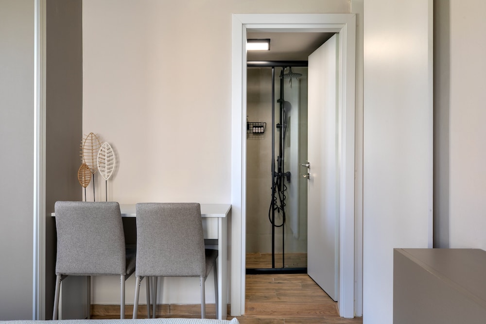Riviera City Scape 1Br & Balcony. Athens
