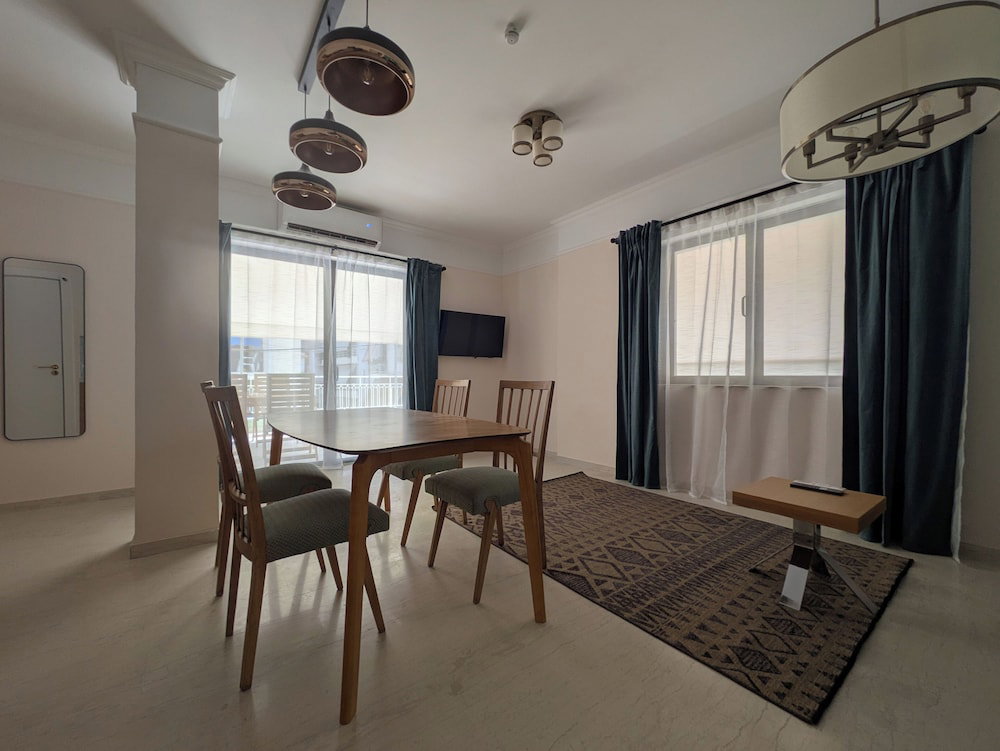 Hotel D52 - Dinostratus House