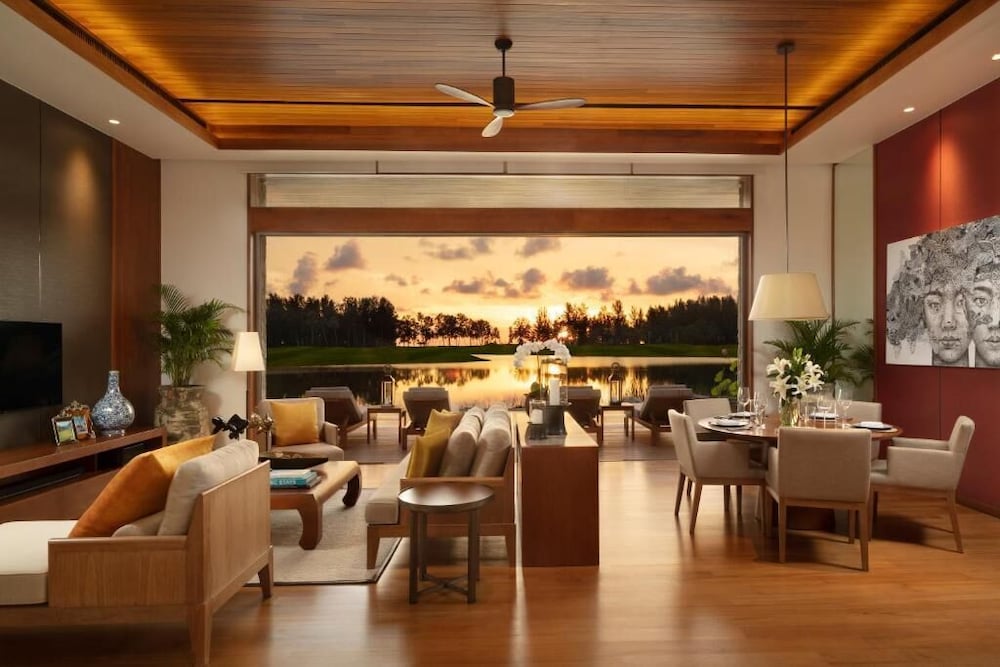 Hotel Aquella Lakeside Villas