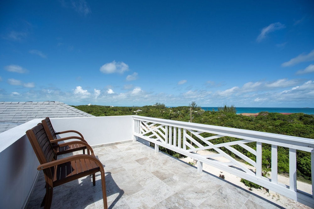 Hotel Southern Comfort - Brand New Home Steps From Ten Bay Beach With 3 Bedroom Home