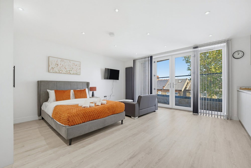 Balcony Studio In Northfields - Apt 3