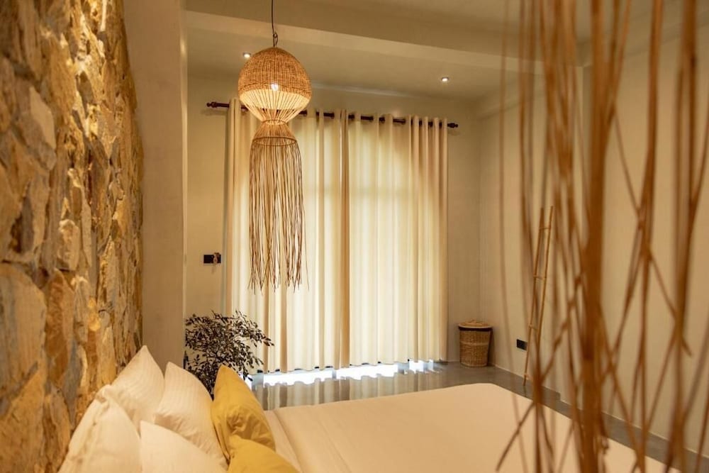 Hotel Roaming Retreat Hostel & Villa