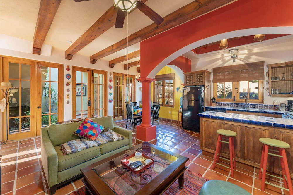 Hotel Casa Juanchi Mountain Views And Just Steps From Restaurants, Pool, And The Beach Of Loreto Bay