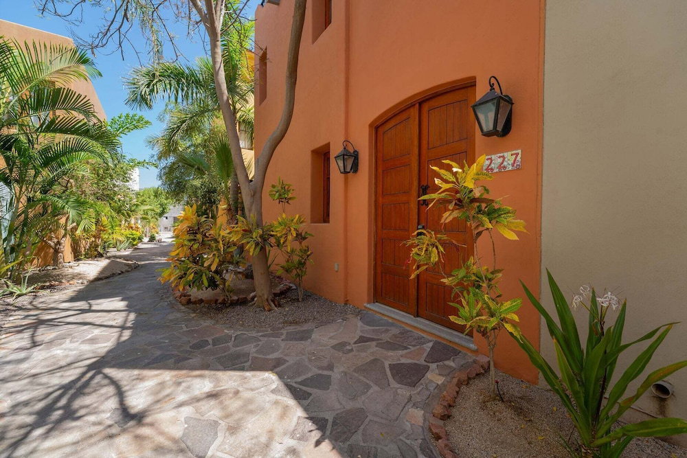 Hotel Home/Agua Viva Area Near Tennis Courts