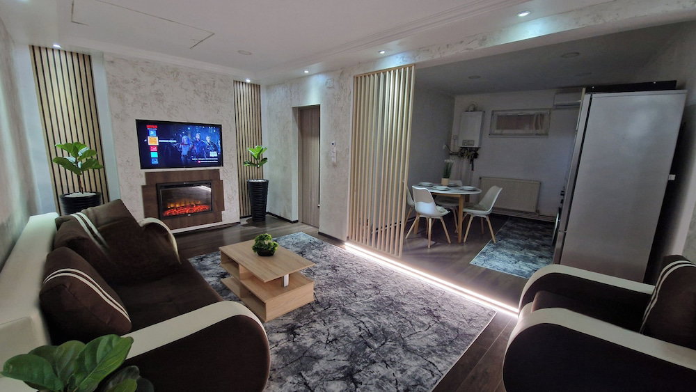 Hotel Entire Property With Garden And Free Parking