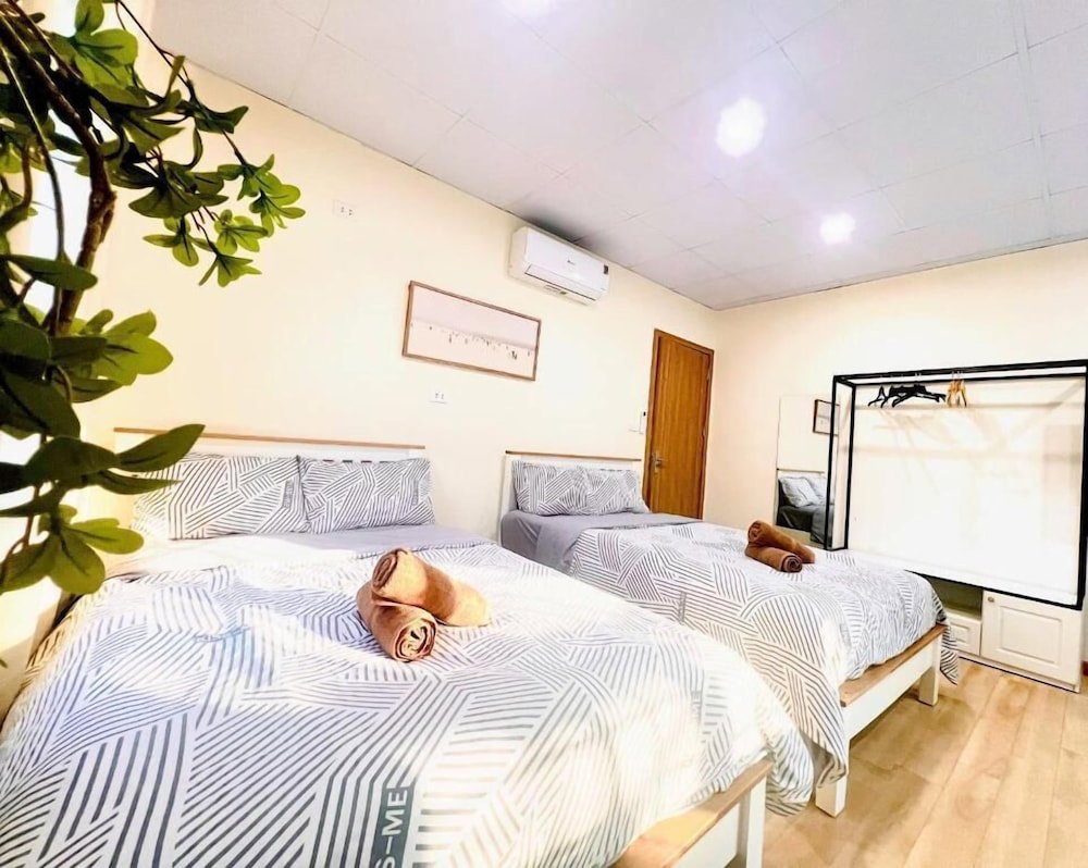 Hotel Lushstay Hanoi Train Street Central