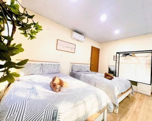 Hotel Lushstay Hanoi Train Street Central cazare Dien Bien