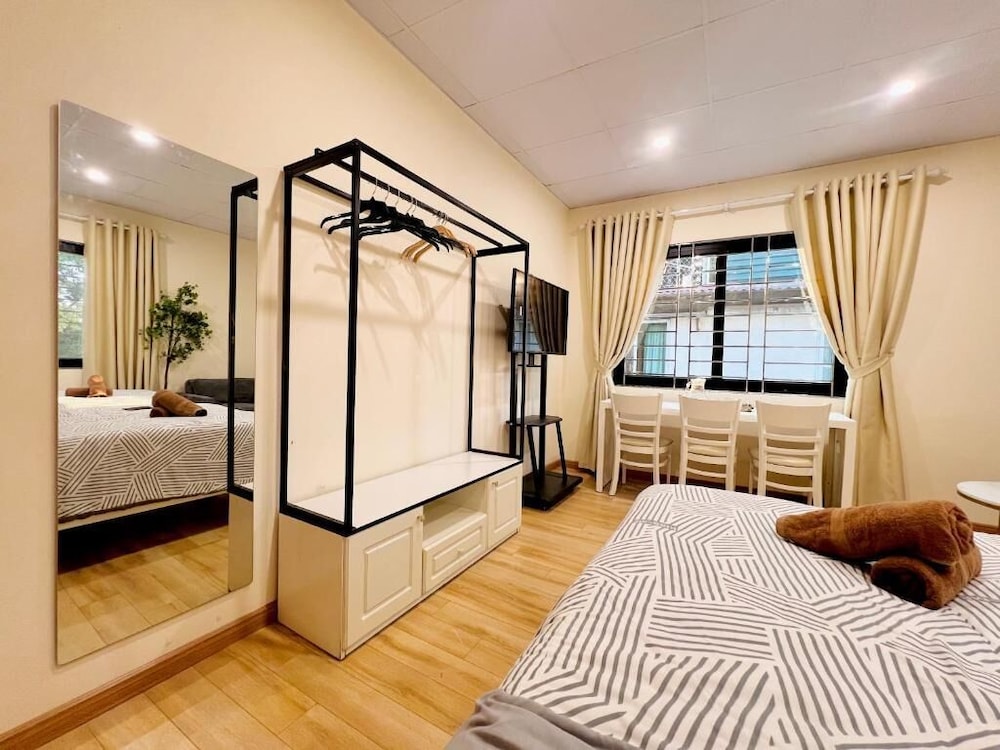 Lushstay Hanoi Train Street Central