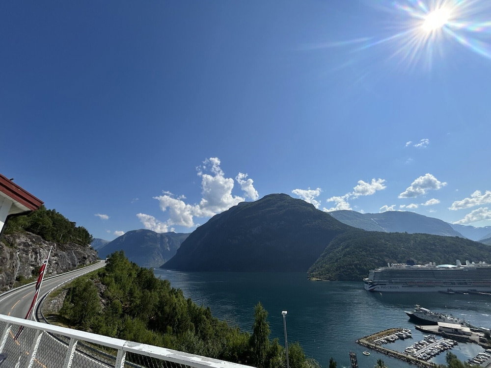 Hotel Hellesylt Hostel And Camping