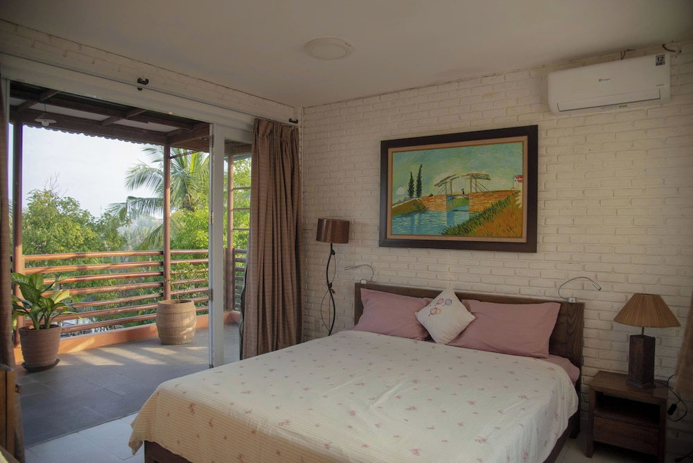Laoxao Riverstone Villa