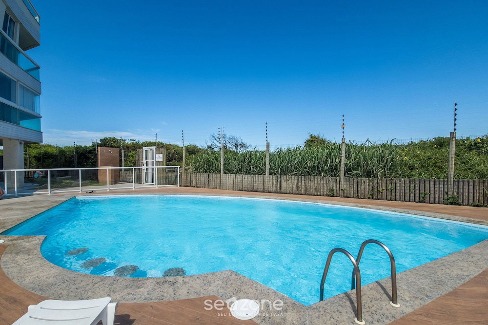 Hotel Apt. In Beachfront Condo W/ Pool Pom0111