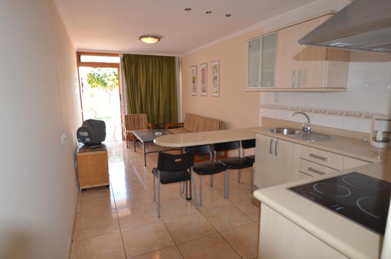 Las Brisas Bungalows