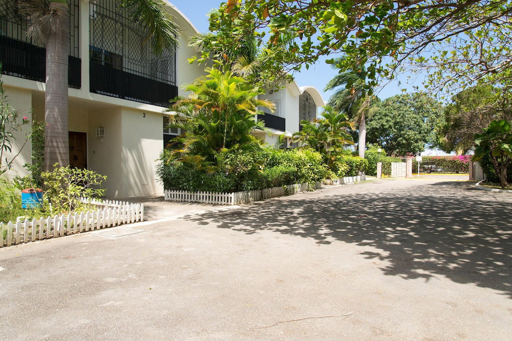 Court Manor At Montego Bay Club