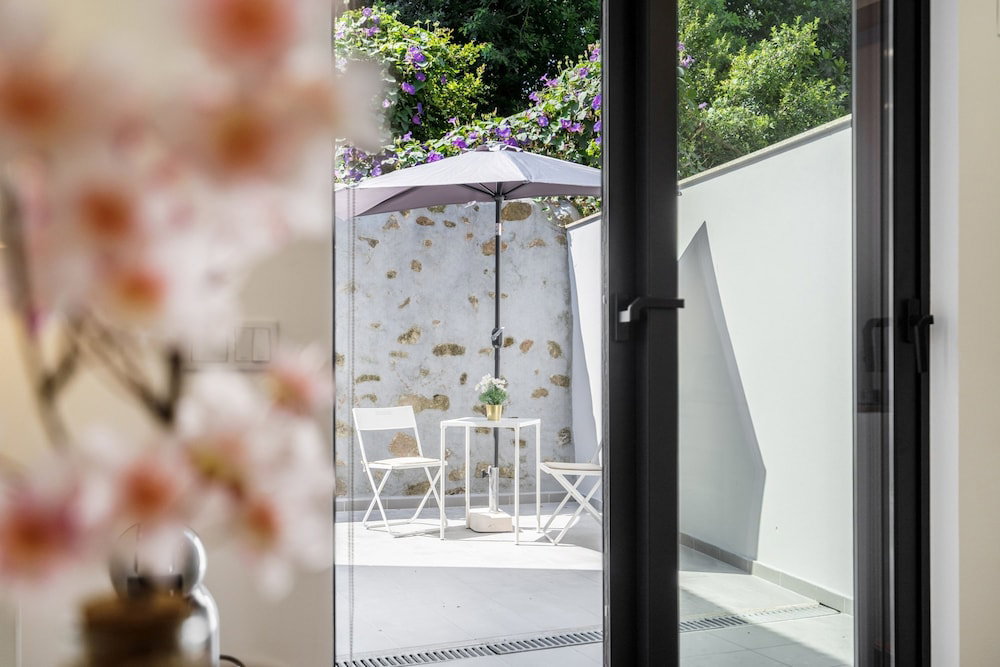 The Archway Studio By Minho S Guest