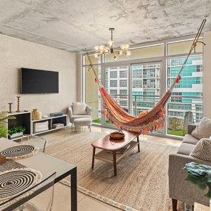 Sejur Urban Retreat, Pool And Steps To Midtown Shops vacanta Midtown