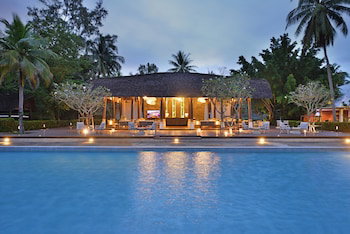 Twin Lotus Resort And Spa