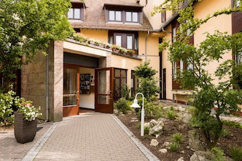 Hotel H+