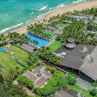 Hotel Naman Retreat cazare Son Tra