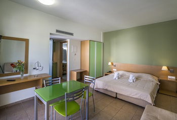 Athina Beach Hotel