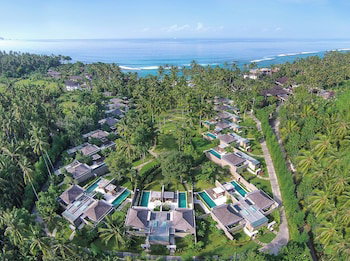 Hotel Candi Beach