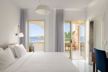 Macaris Suites And Spa