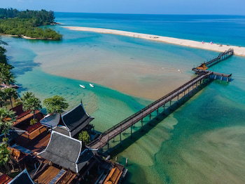 Hotel The Hotspring Beach Resort And Spa