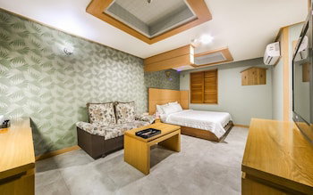 Hotel Geojedo Jangpyeong Prada