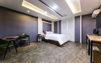 Hotel Daejeon Jungri Castle