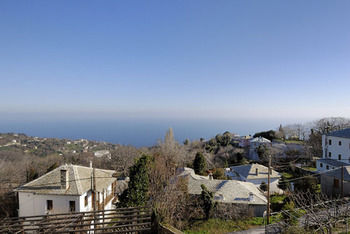 Hotel Iris Guesthouses & Suites