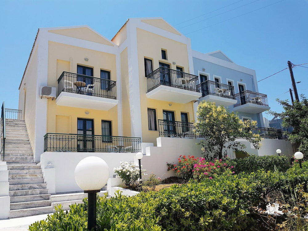 Hotel Camari Garden Hotel And Apts