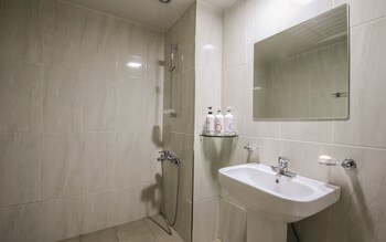 Hotel Q Motel Wanju